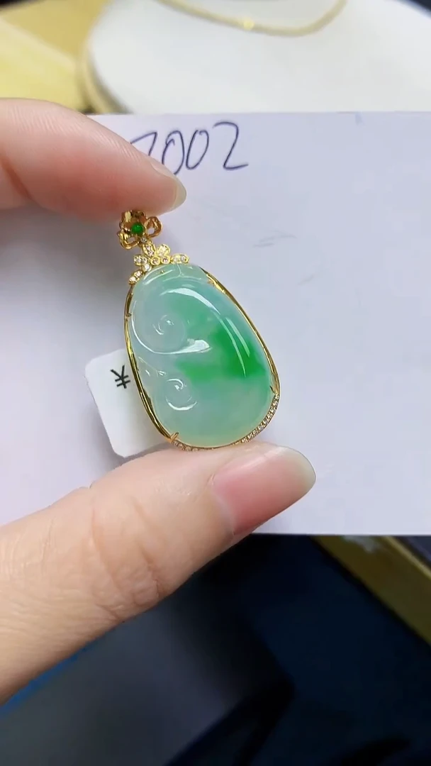 颈饰18K金镶嵌翡翠天然缅甸A货翡翠百元以上9元证书费自理