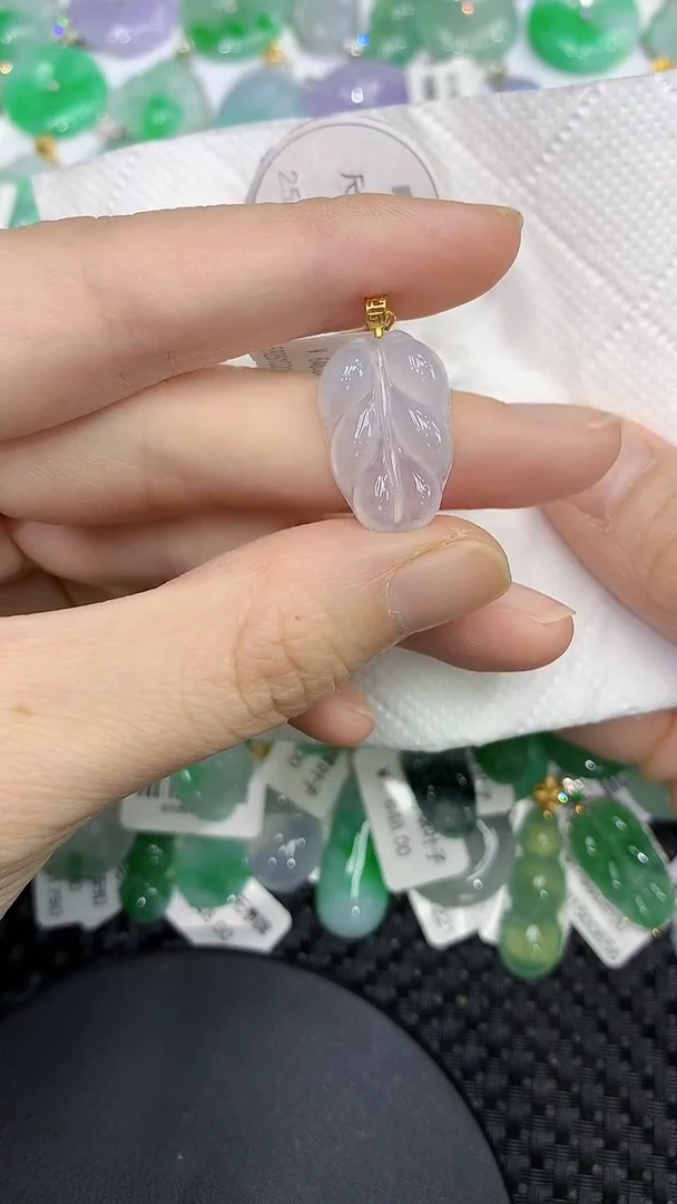 颈饰18K金镶嵌翡翠1111111111