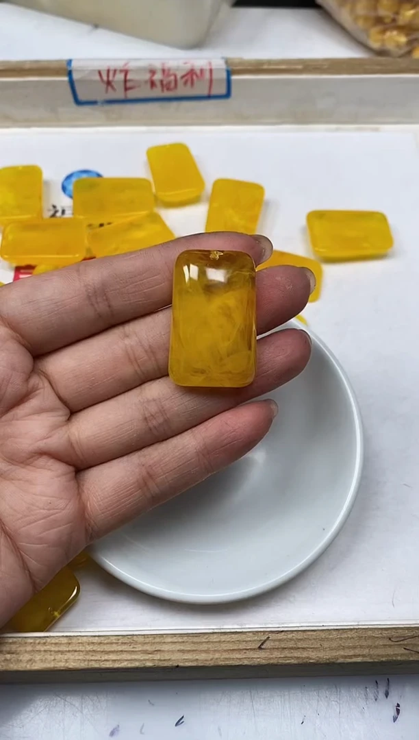 【闪购商品】蜜蜡裸石未镶嵌M270 鸡油黄 无事牌 1个9.9元