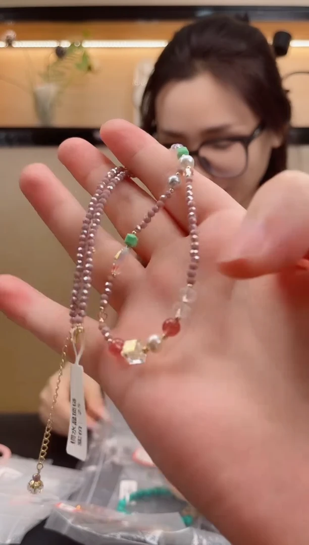 颈饰未镶嵌水晶默认微瑕，介意勿拍！