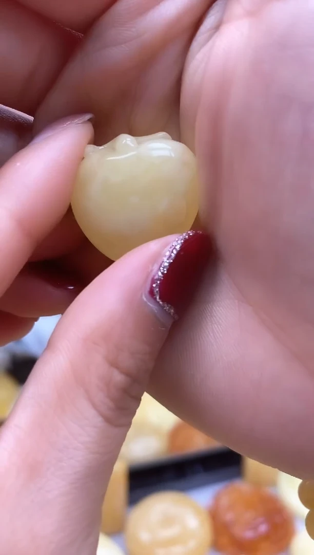 【闪购商品】琥珀裸石未镶嵌配饰