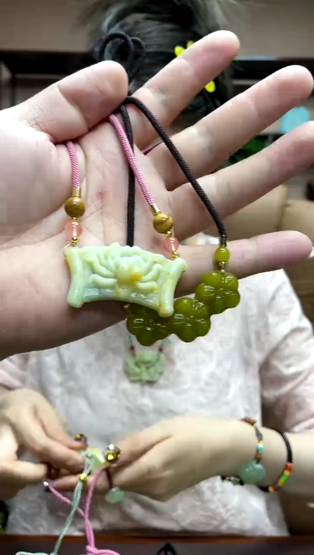 岫玉未镶嵌吊坠·1