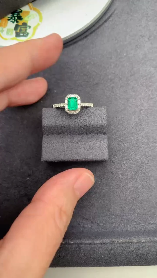 18K金镶嵌戒指祖母绿62分祖母绿 BF