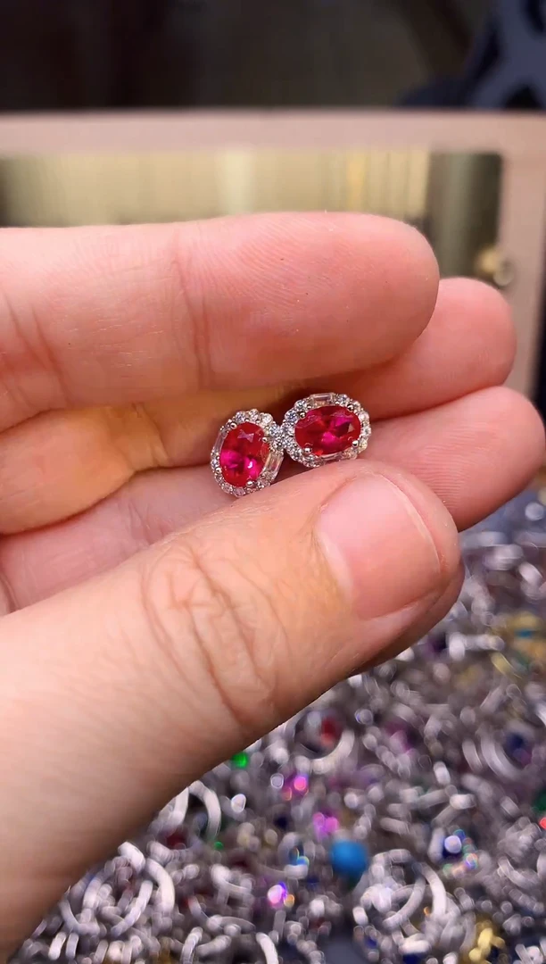 【闪购商品】红宝石耳饰银S925镶嵌........