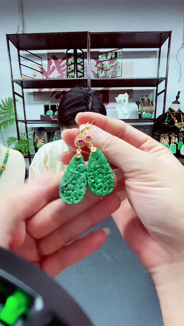 翡翠未镶嵌颈饰翡翠耳坠