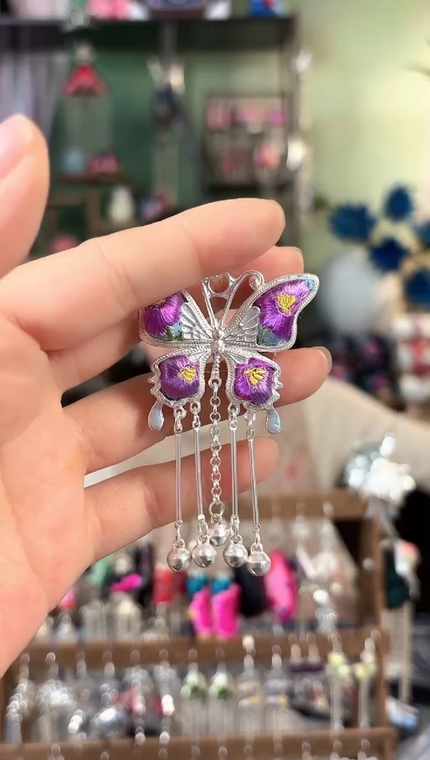 ?***开彩云南阁非遗老绣饰品501*