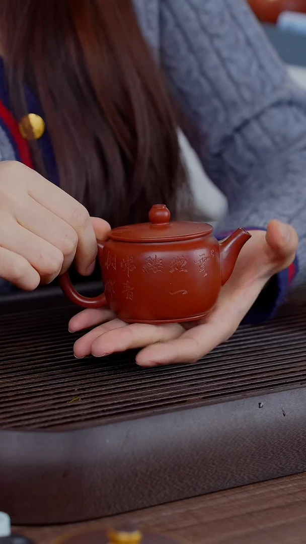 【闪购商品】紫砂茶壶汉瓦朱泥人物常乐刻绘紫砂壶