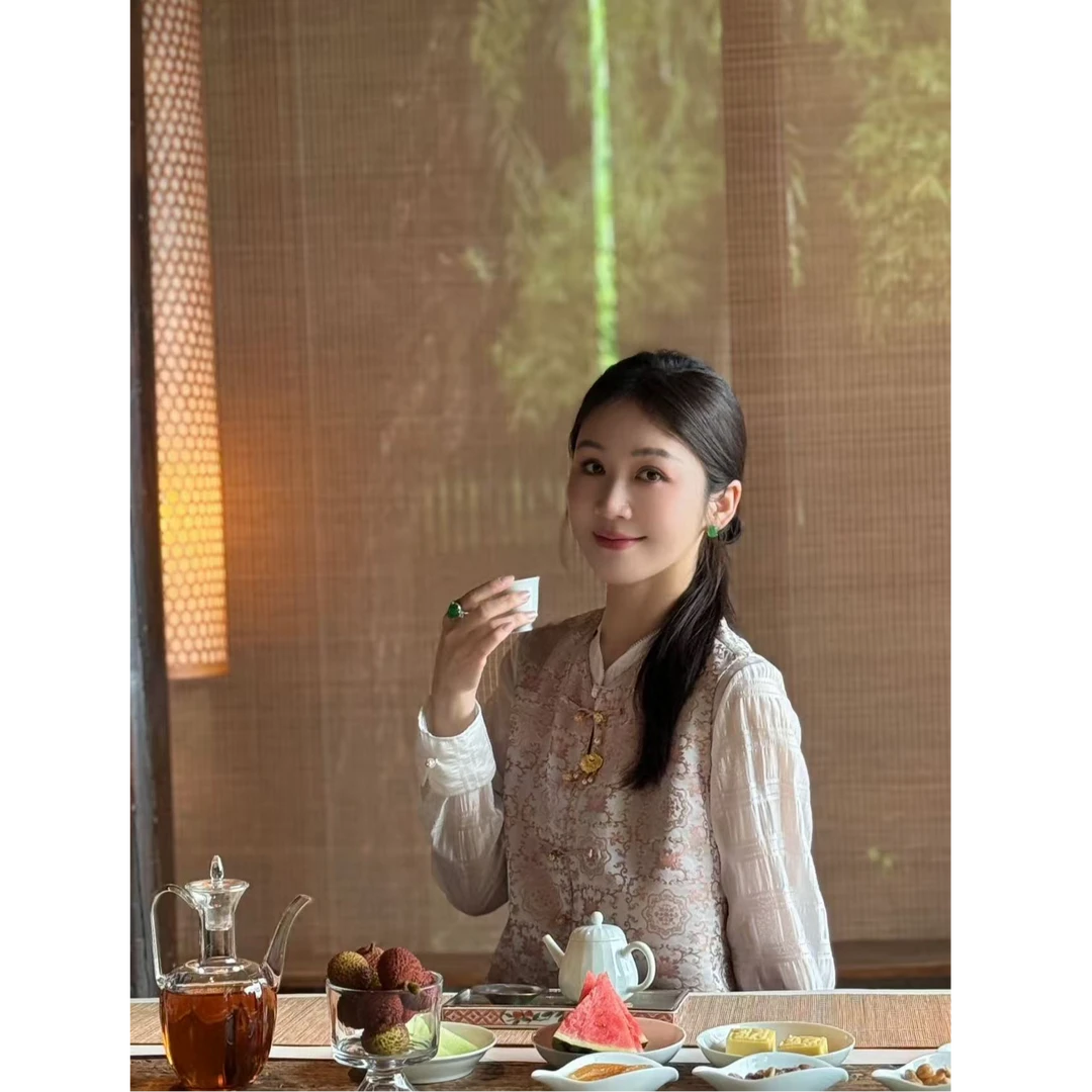 syna希娜 假日椰椰 莱赛尔优雅慵懒白色暗纹肌理轻薄长袖中式上衣