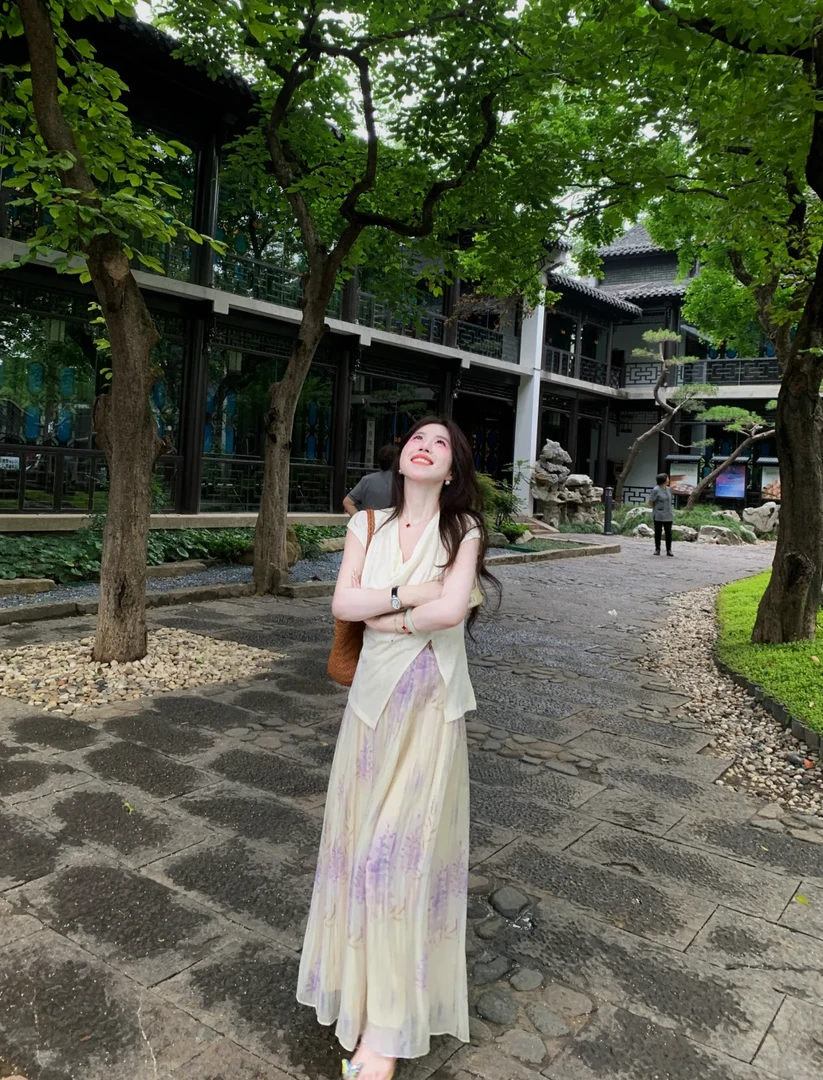2025夏季新款法式温柔风荡领开叉上衣女百搭扎染半身裙显瘦两件套