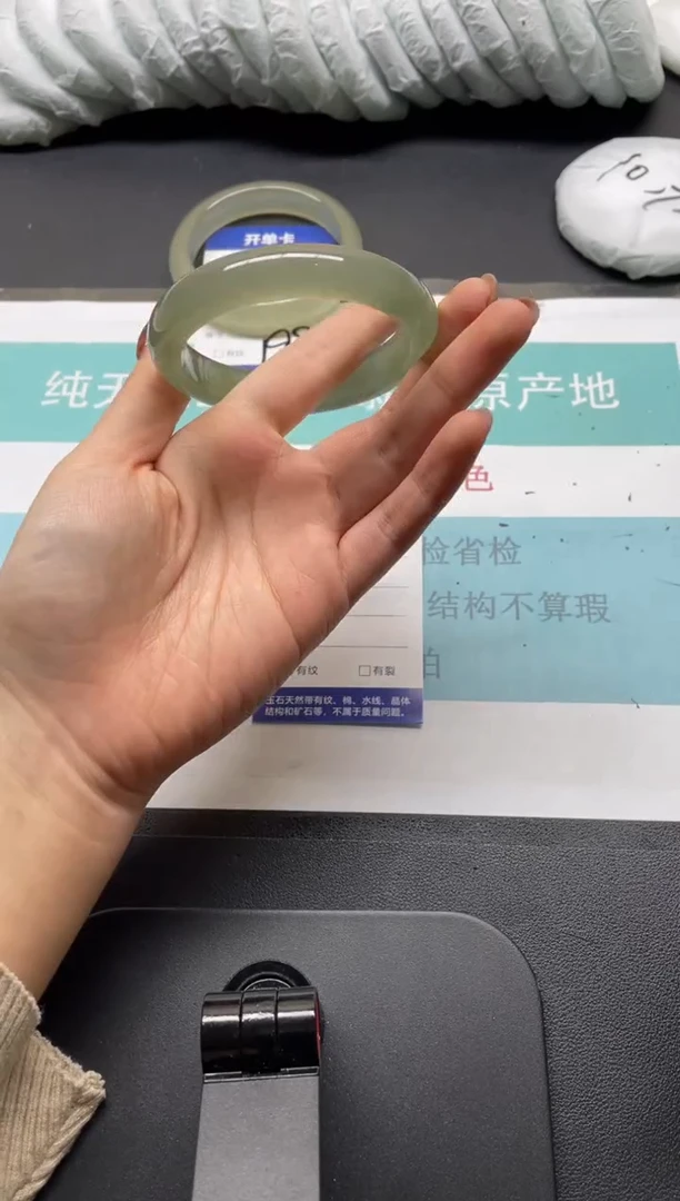 未镶嵌手镯石英质玉180-58