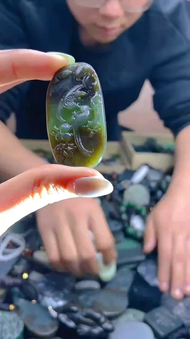 颈饰未镶嵌和田玉1