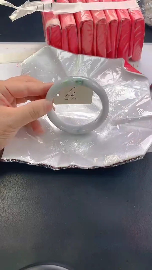 未镶嵌手镯翡翠258