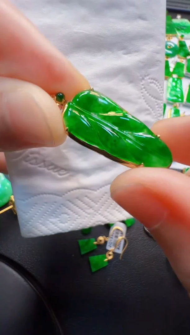 翡翠18K金镶嵌吊坠(不含链)1980