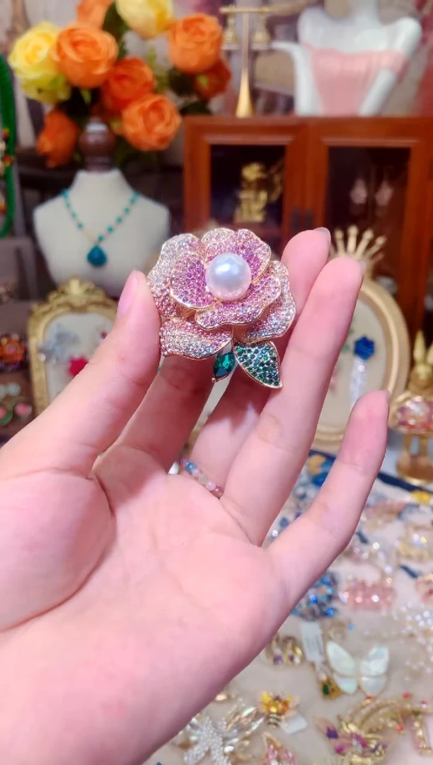 大理石铁合金胸针