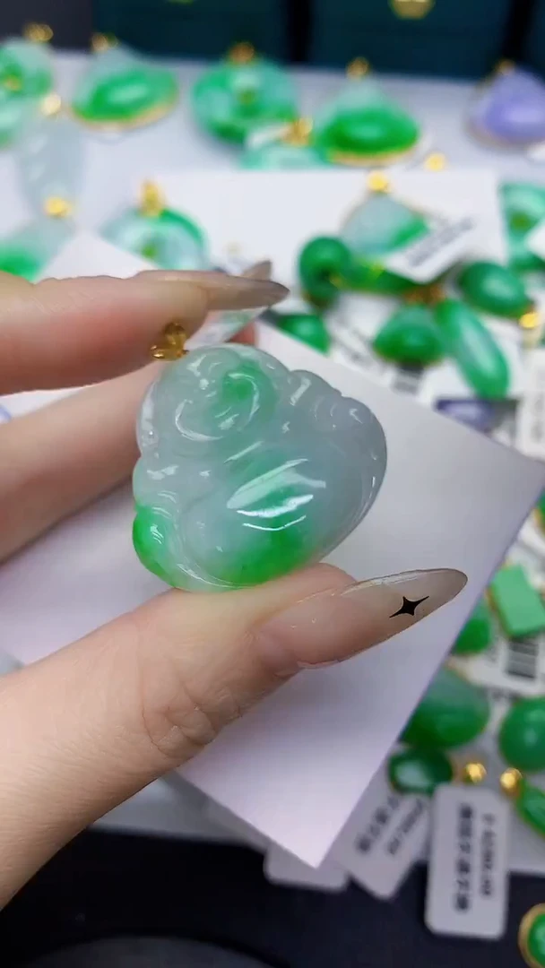 颈饰18K金镶嵌翡翠缅甸天然翡翠A货