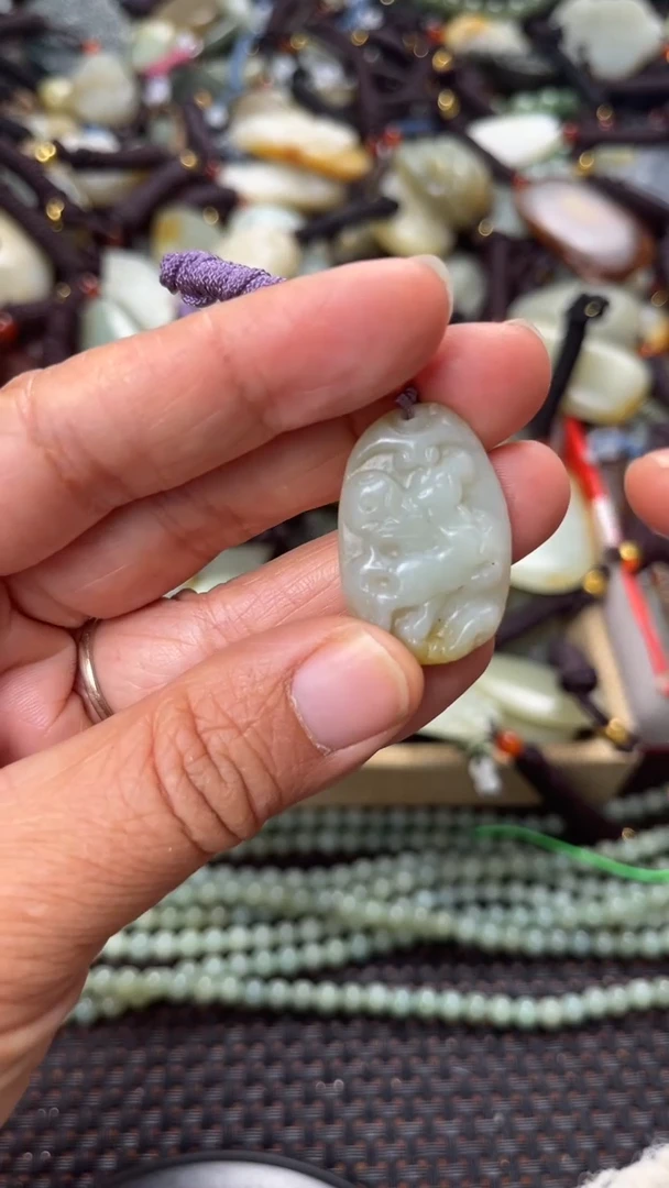 【闪购商品】和田玉颈饰未镶嵌多样性发货没有证书拍一发一有瑕