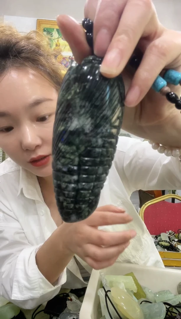 岫玉未镶嵌把件·