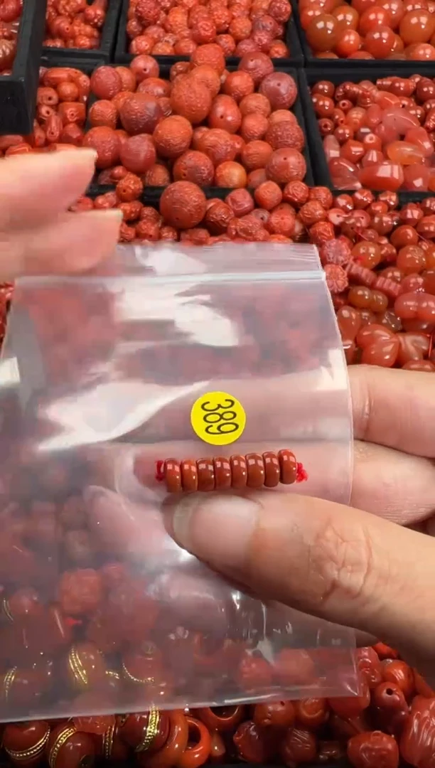 南红玛瑙未镶嵌颈饰1