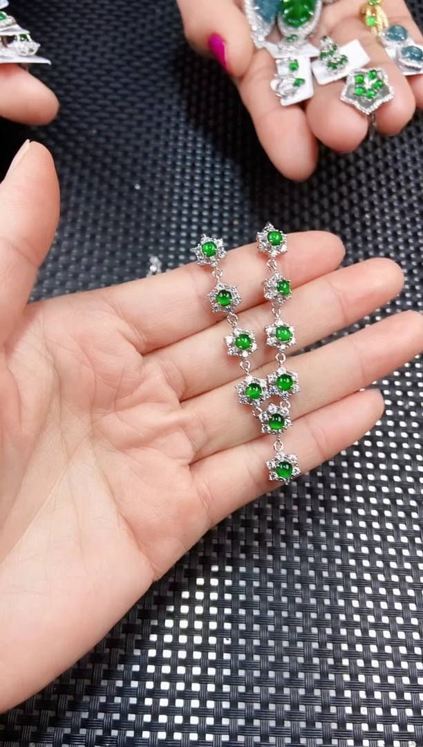 【闪购商品】翡翠颈饰未镶嵌11111111