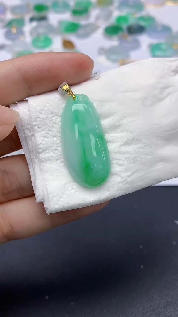 翡翠18K金镶嵌颈饰天然缅甸a货翡翠