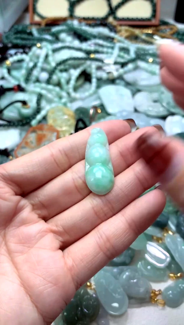 颈饰未镶嵌翡翠1