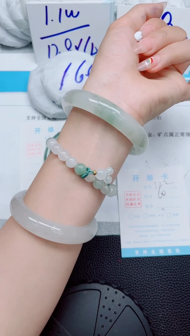 石英质玉手镯未镶嵌122-60