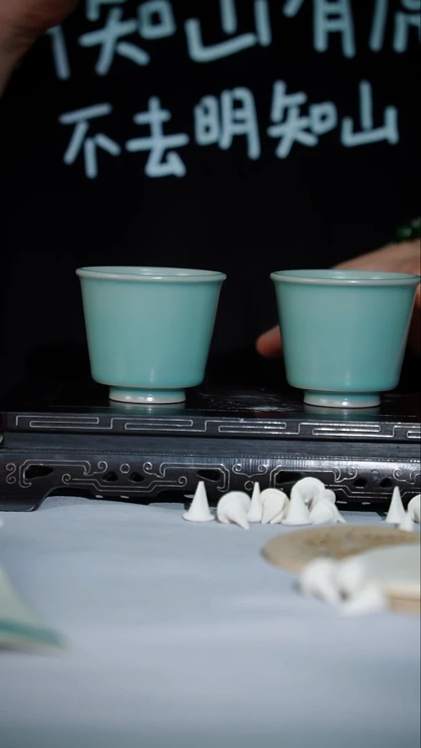 30-3带足马蹄杯（云端釉 无底款）