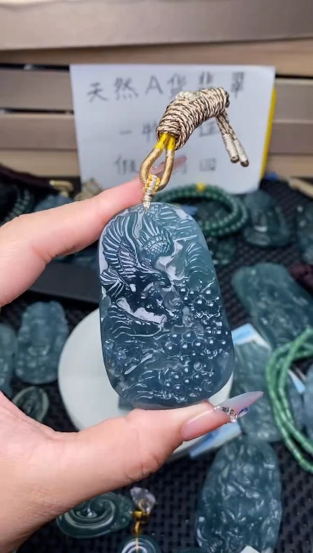 翡翠未镶嵌颈饰
