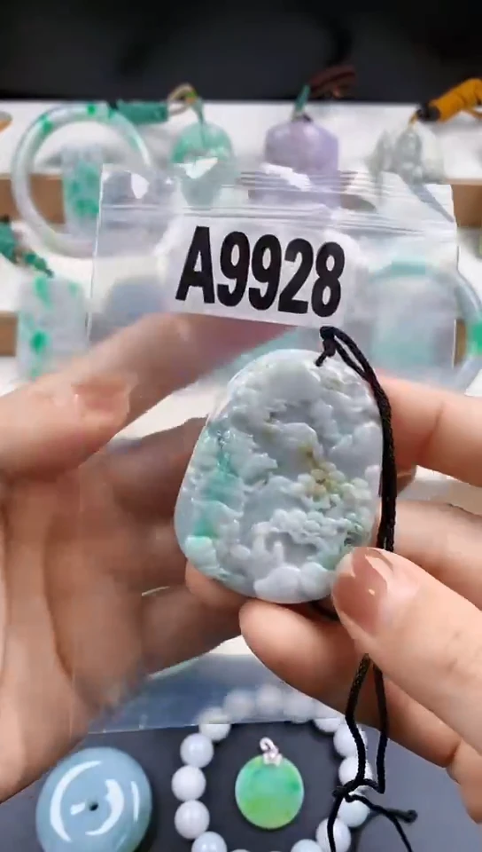 颈饰未镶嵌翡翠天然翡翠吊坠挂件