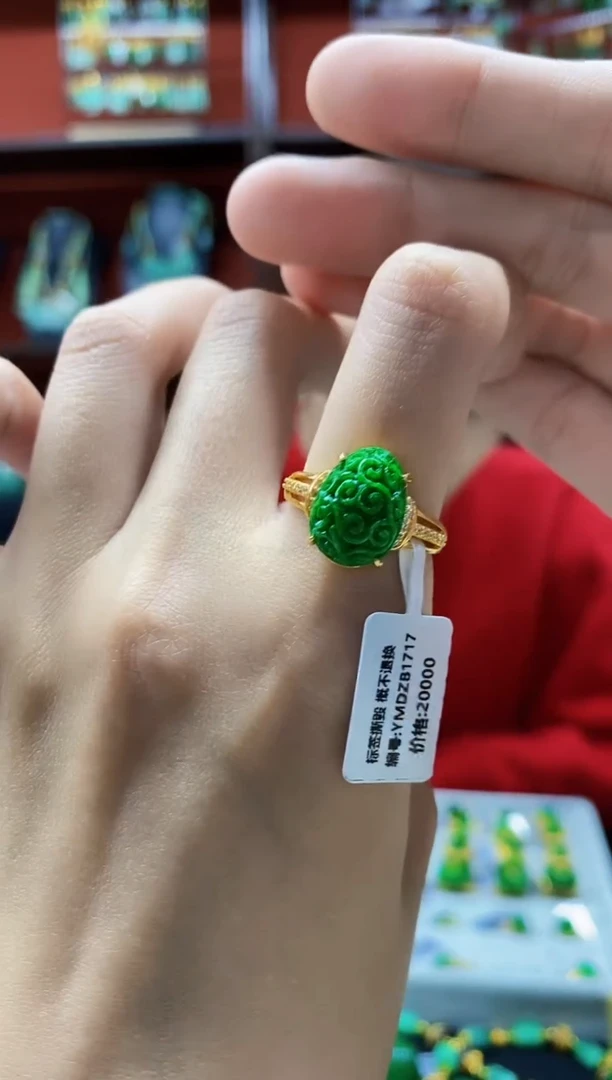 颈饰未镶嵌翡翠吊坠