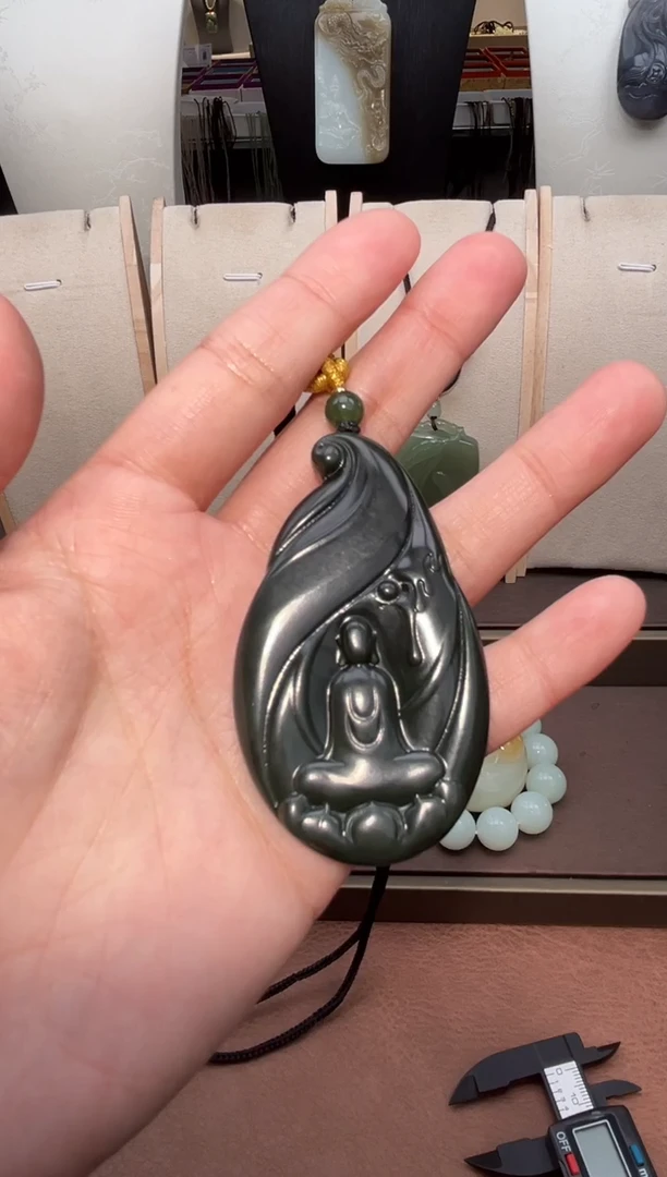 颈饰未镶嵌和田玉苏