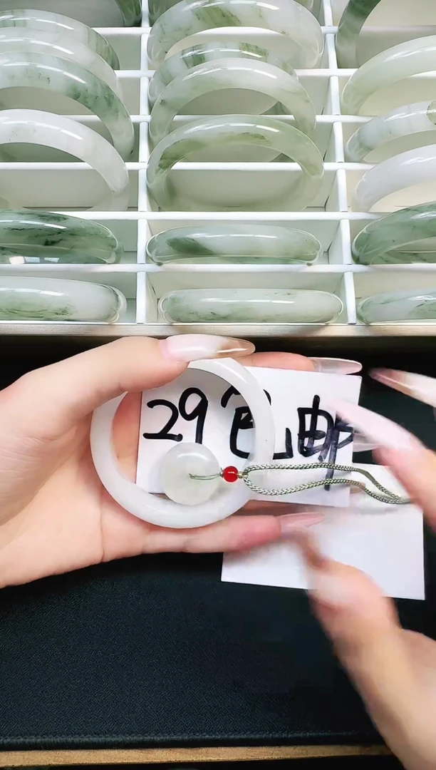 未镶嵌手镯石英质玉9-54