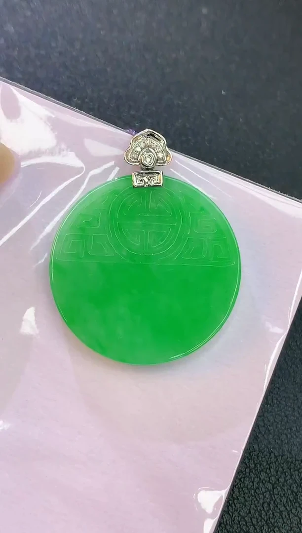 颈饰18K金镶嵌翡翠赠礼盒 麦麦