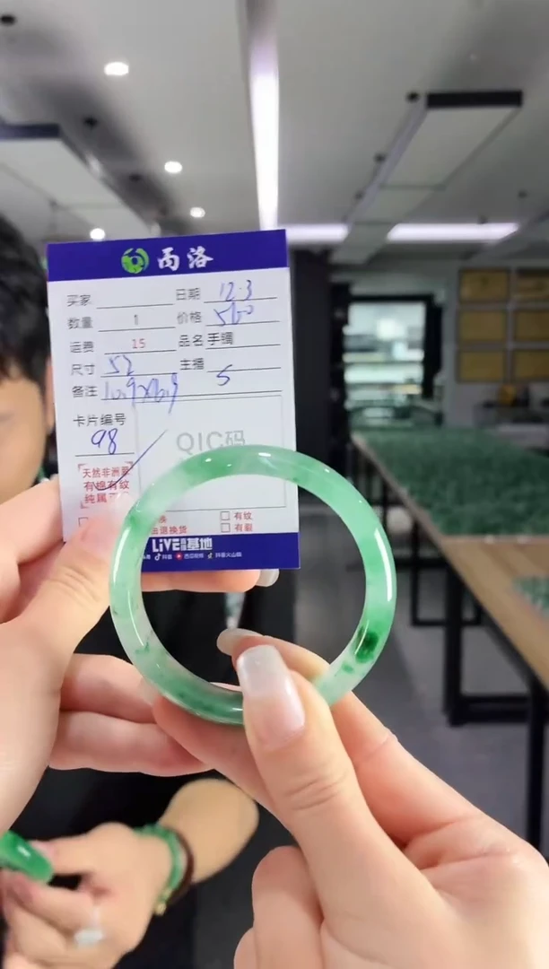 未镶嵌石英质玉手镯52