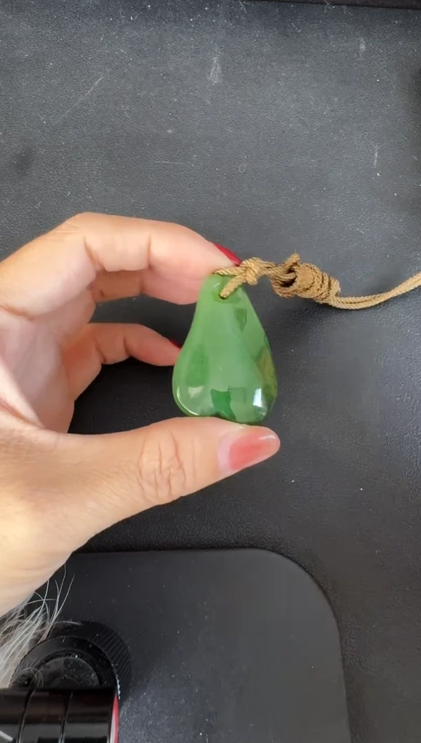 颈饰未镶嵌和田玉（碧玉）福瓜 粉绿