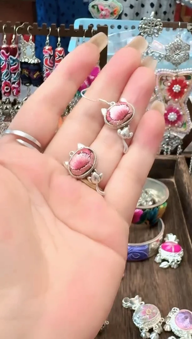 织绣云织谣民族风精美饰品   644