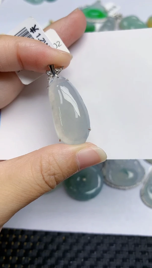 翡翠18K金镶嵌颈饰天然A货翡翠