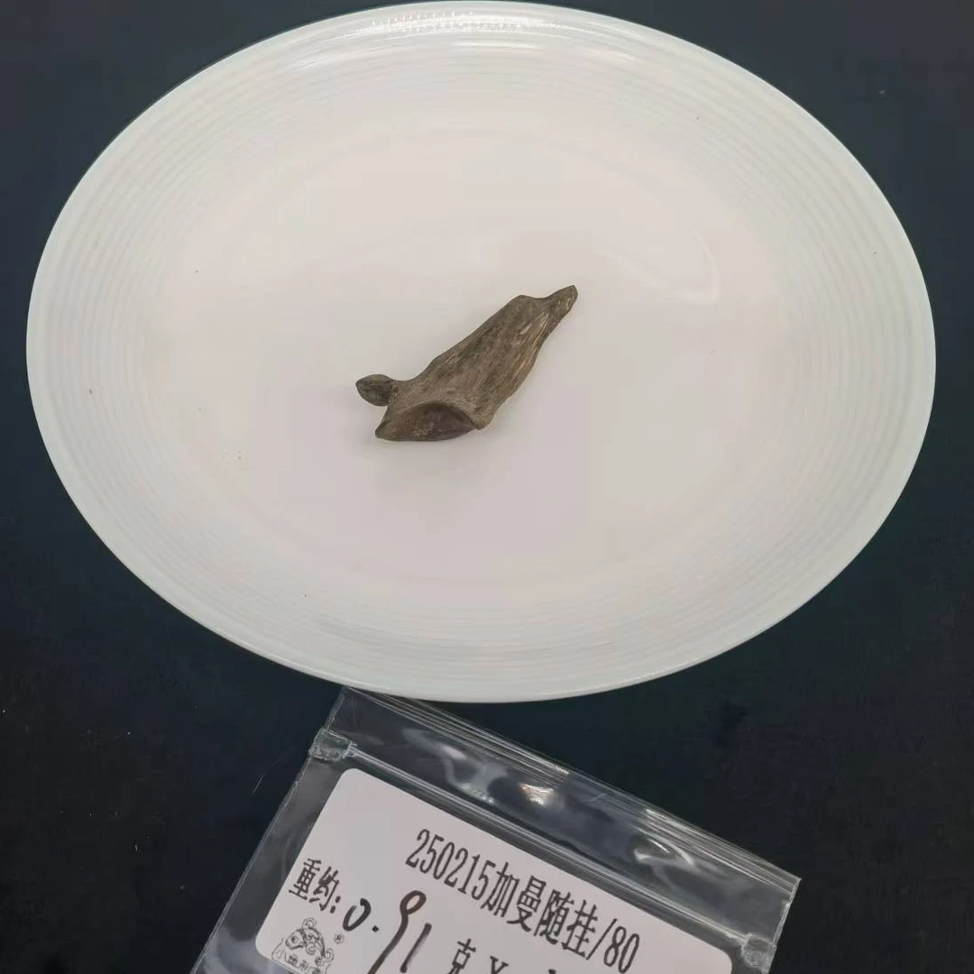 重约0.91克  250215加曼随挂/80（挂）天然木艺