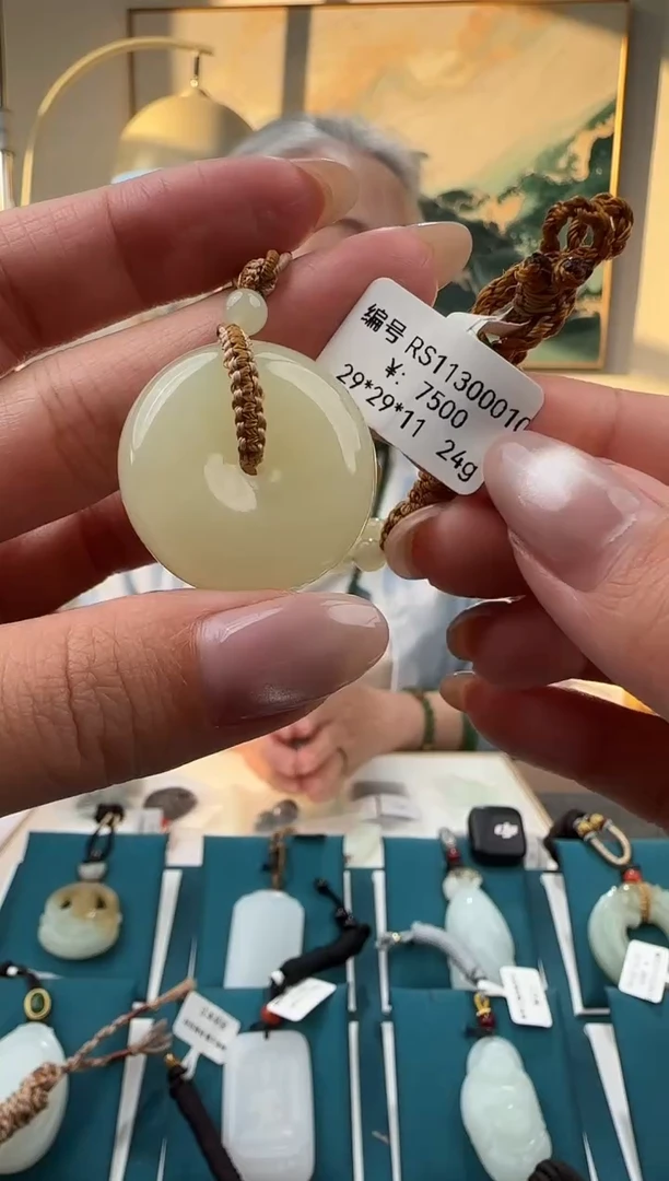 颈饰未镶嵌和田玉吊坠RS