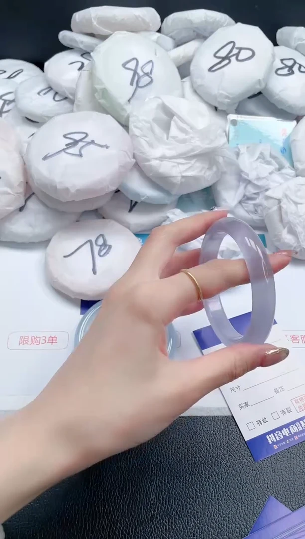 【闪购商品】石英质玉手镯未镶嵌18J34-61