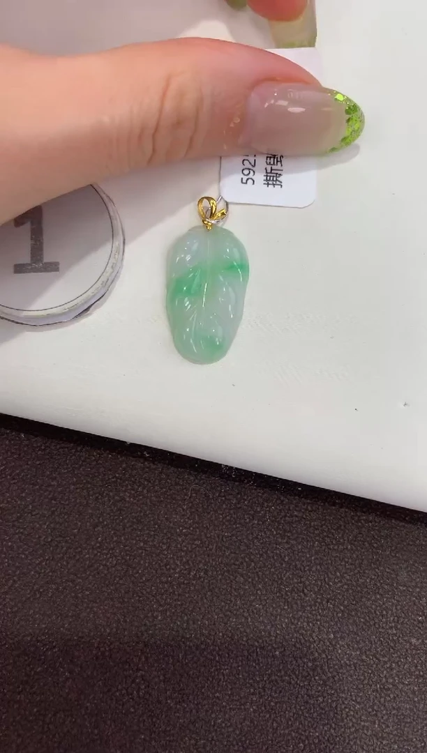 颈饰18K金镶嵌翡翠天然缅甸a货翡翠