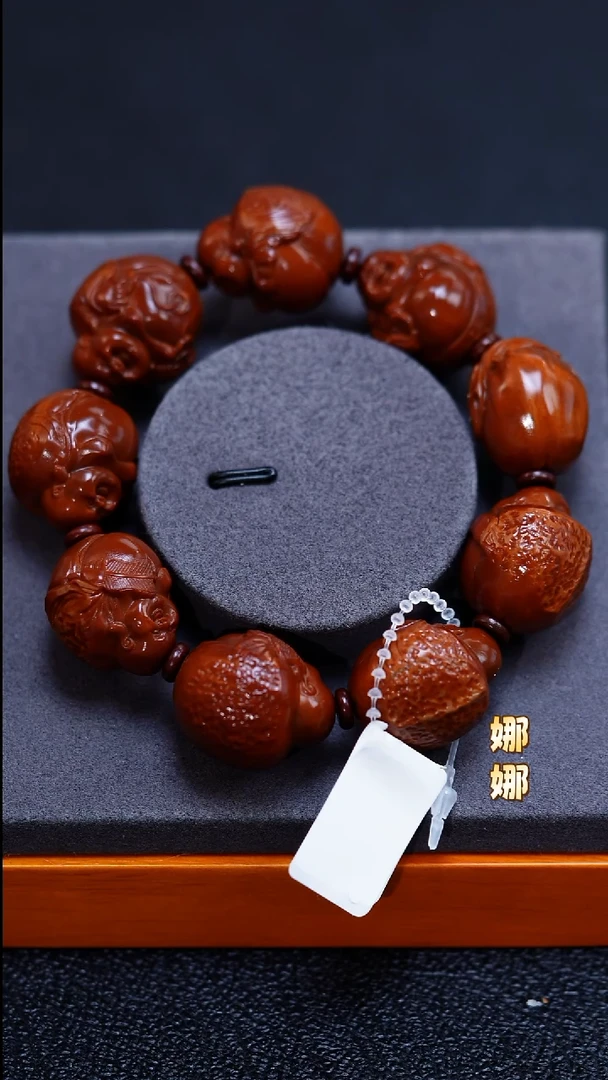 吊坠橄榄核B****了橄榄核