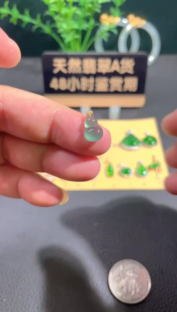 翡翠18K金镶嵌颈饰翡翠