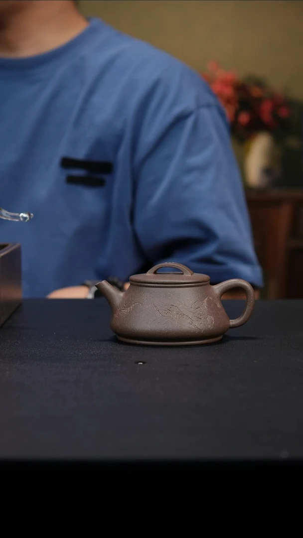 茶壶紫砂教***g紫砂壶鲨鱼皮瓦瓢刻虾