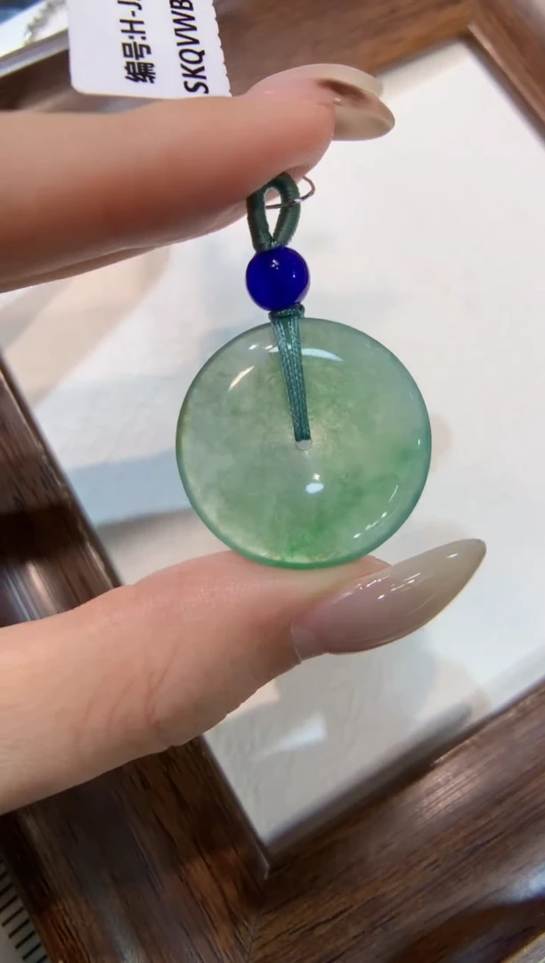 颈饰未镶嵌翡翠平安扣