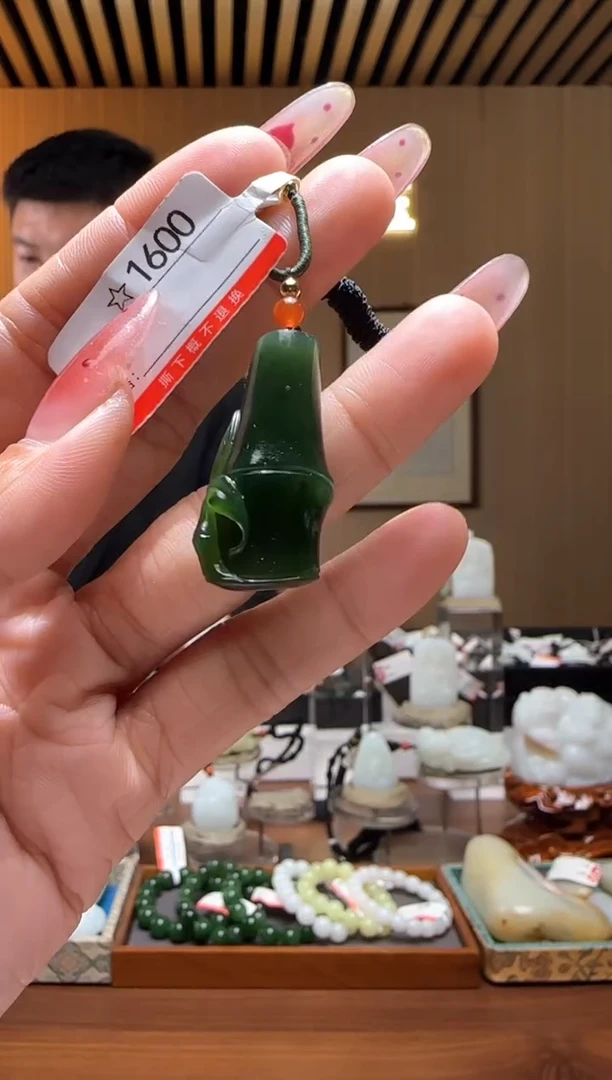 颈饰未镶嵌和田玉1