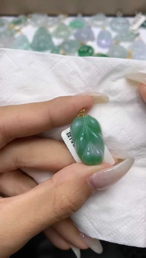 颈饰18K金镶嵌翡翠111111111111