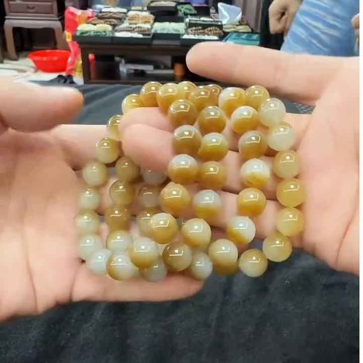 【老郑家】和田玉手串 多样性发一件 约11mm+微白花