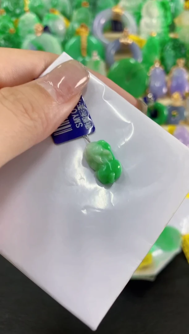 吊坠(不含链)未镶嵌翡翠挂件