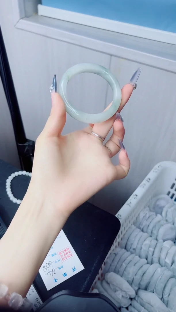 石英质玉手镯未镶嵌18/54.8